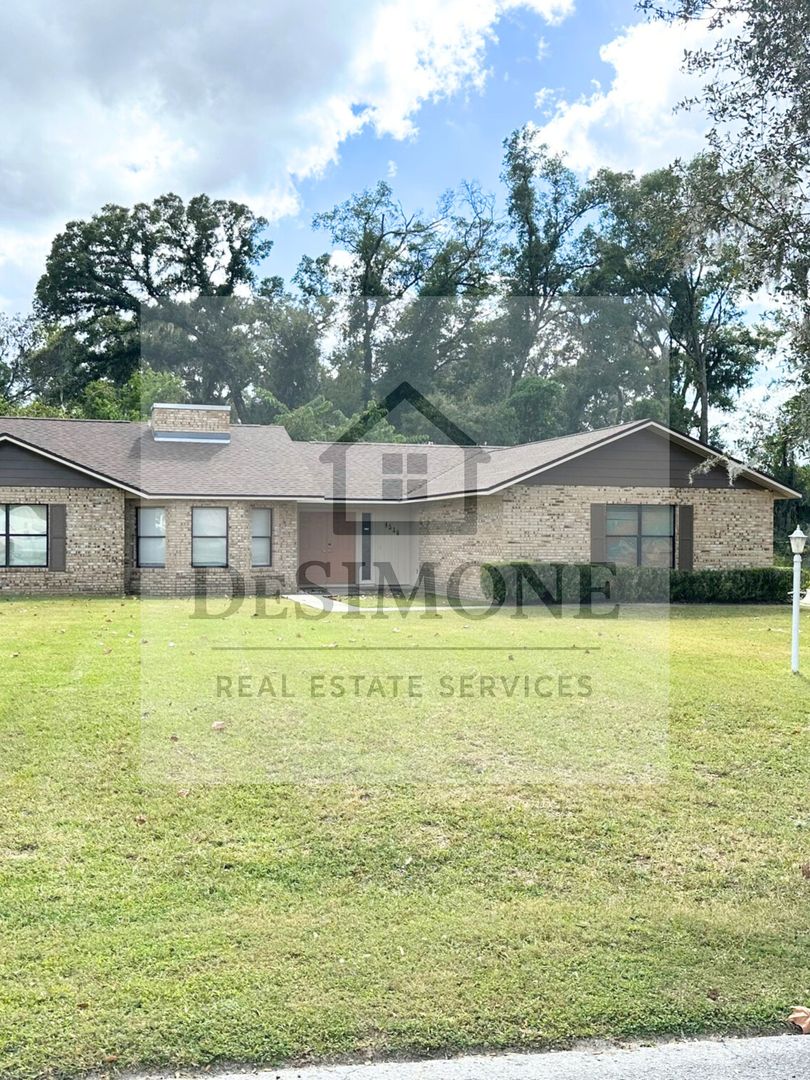 Ocala House: 4530 SW 46th Street