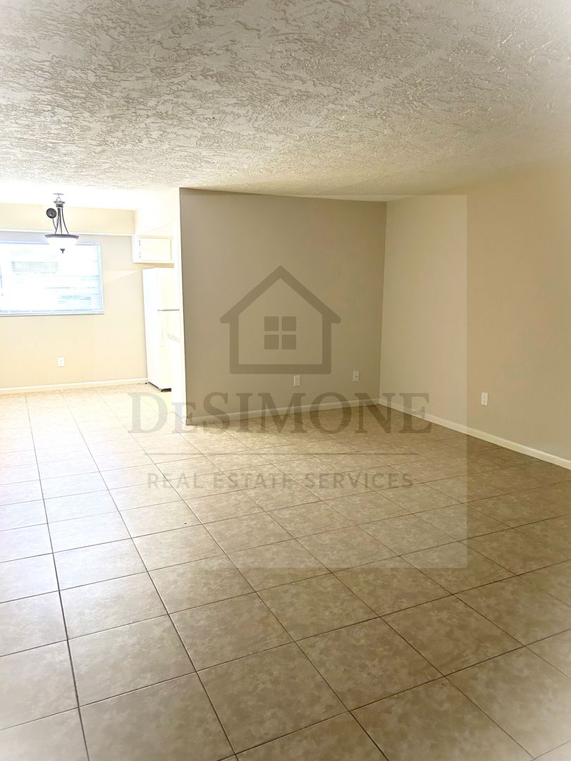 Ocala Apartment: 906 NE 3rd Street