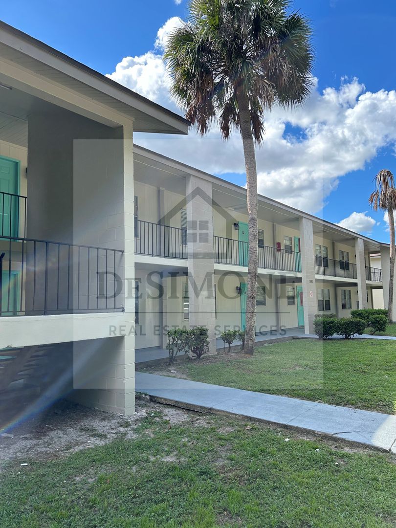 Palm Lake Apartments 12 of 12