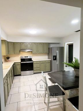 Charming 3BR Home in Country Oaks – Close to West Marion Hospital, Shopping, Dining & WEC – photo 1