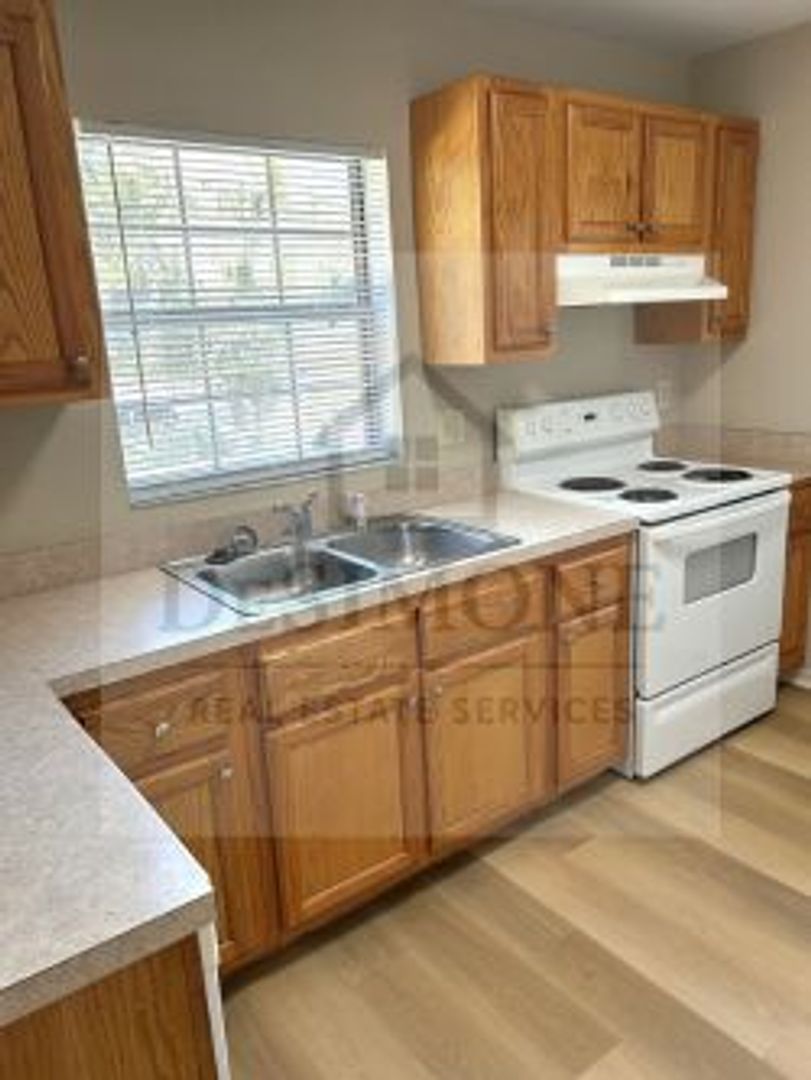 Silver Springs Apartment: NE 57th Ave AND NE 32nd St