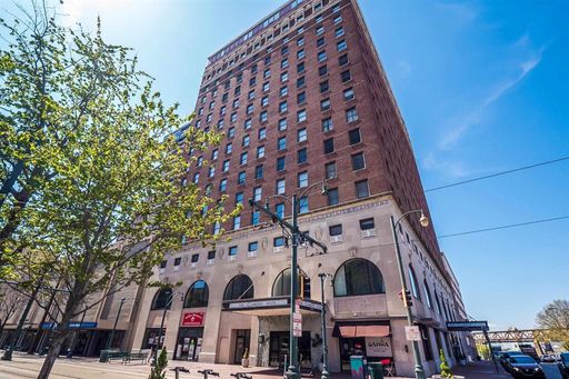 Awesome downtown condo!! – photo 1