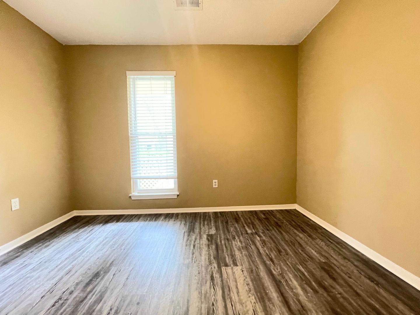 Olive Branch House: 10350 Yates