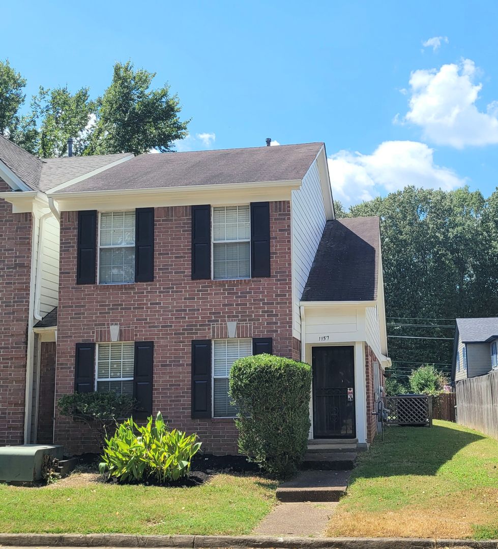 Collierville House: 1157 Clear Creek