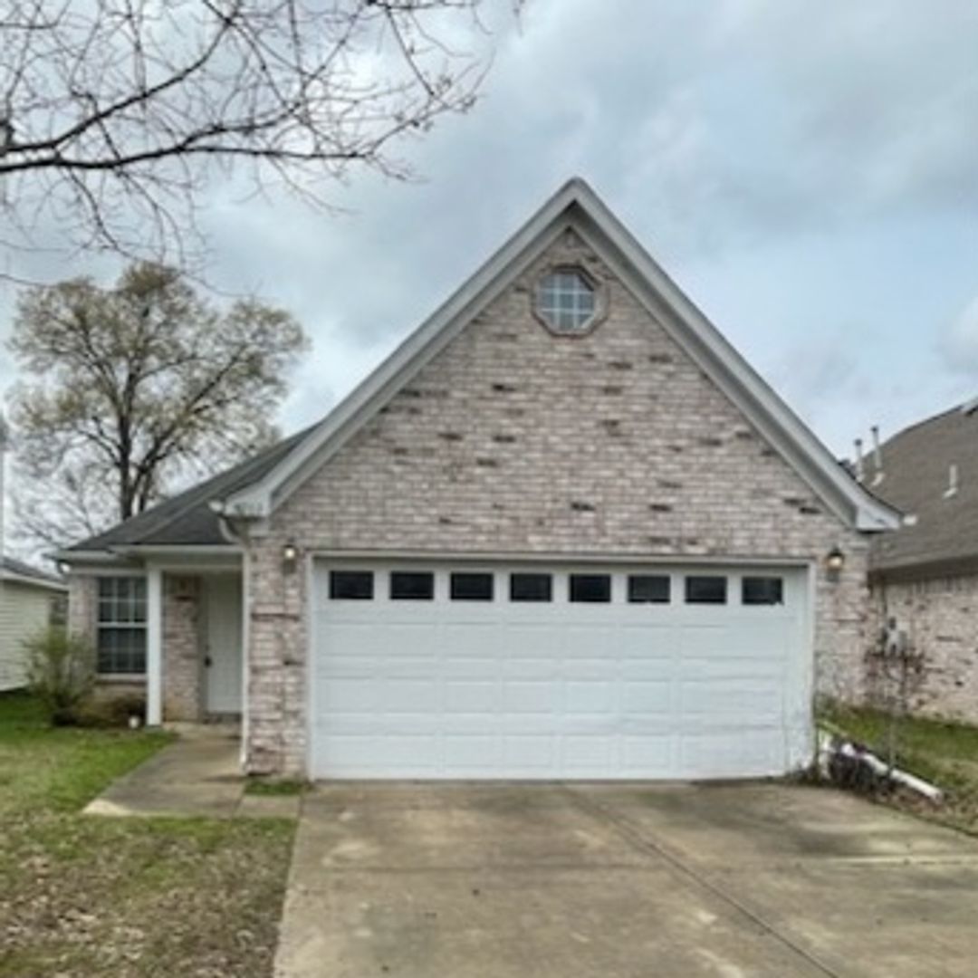 Southaven House: 8761 Cattail Cove