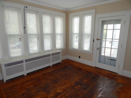 Listing photo thumbnail