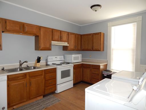 Listing photo thumbnail