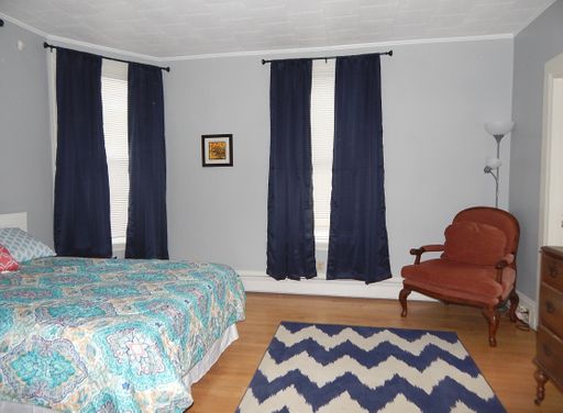 Listing photo thumbnail