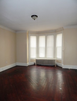 1 bedroom – 450 sqft – Essex St. Bangor – 1st Floor, Bright & Sunny $900 – photo 1