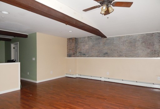 Listing photo thumbnail