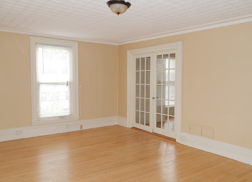 Listing photo thumbnail