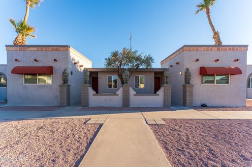 Down Town 3 bed 2 bath condo – photo 1