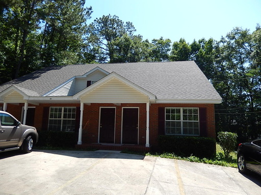 AWESOME 3/3 in Great Location, w/ Vaulted Ceilings, W/D, Large Bedrooms, & More! $1525/month Avail November 1st! – photo 1