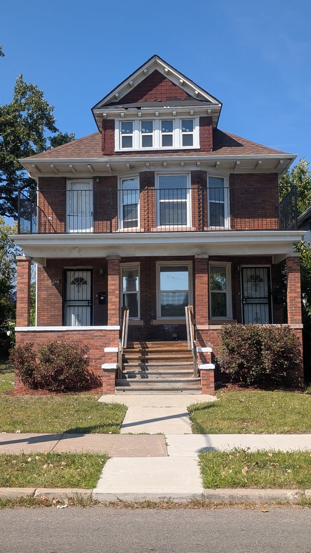 Detroit Apartment: 894-896 W. Euclid