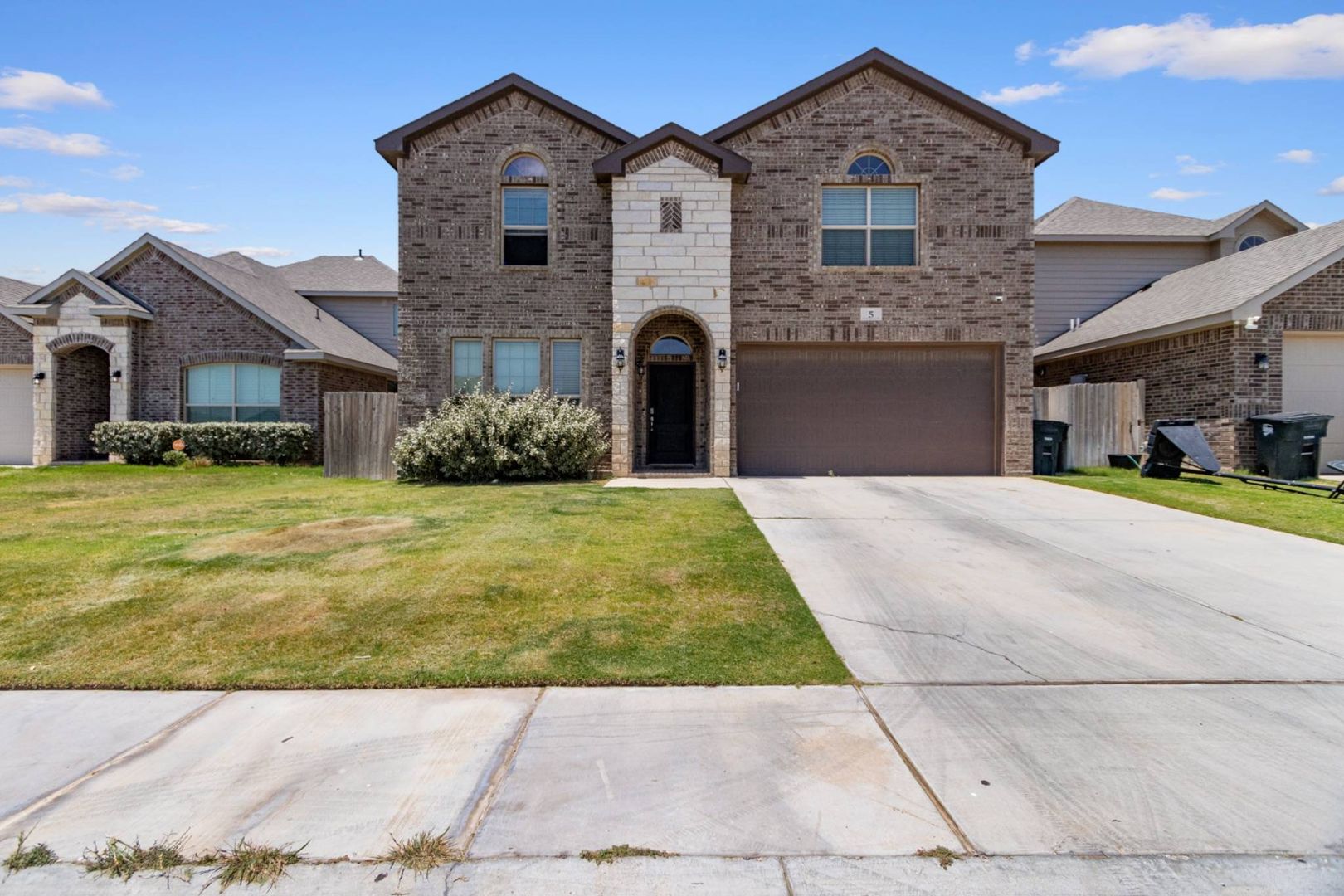 Odessa House: 5 Charolais Rd