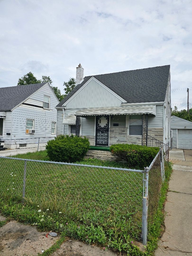 Detroit House: 3337 S Bassett St