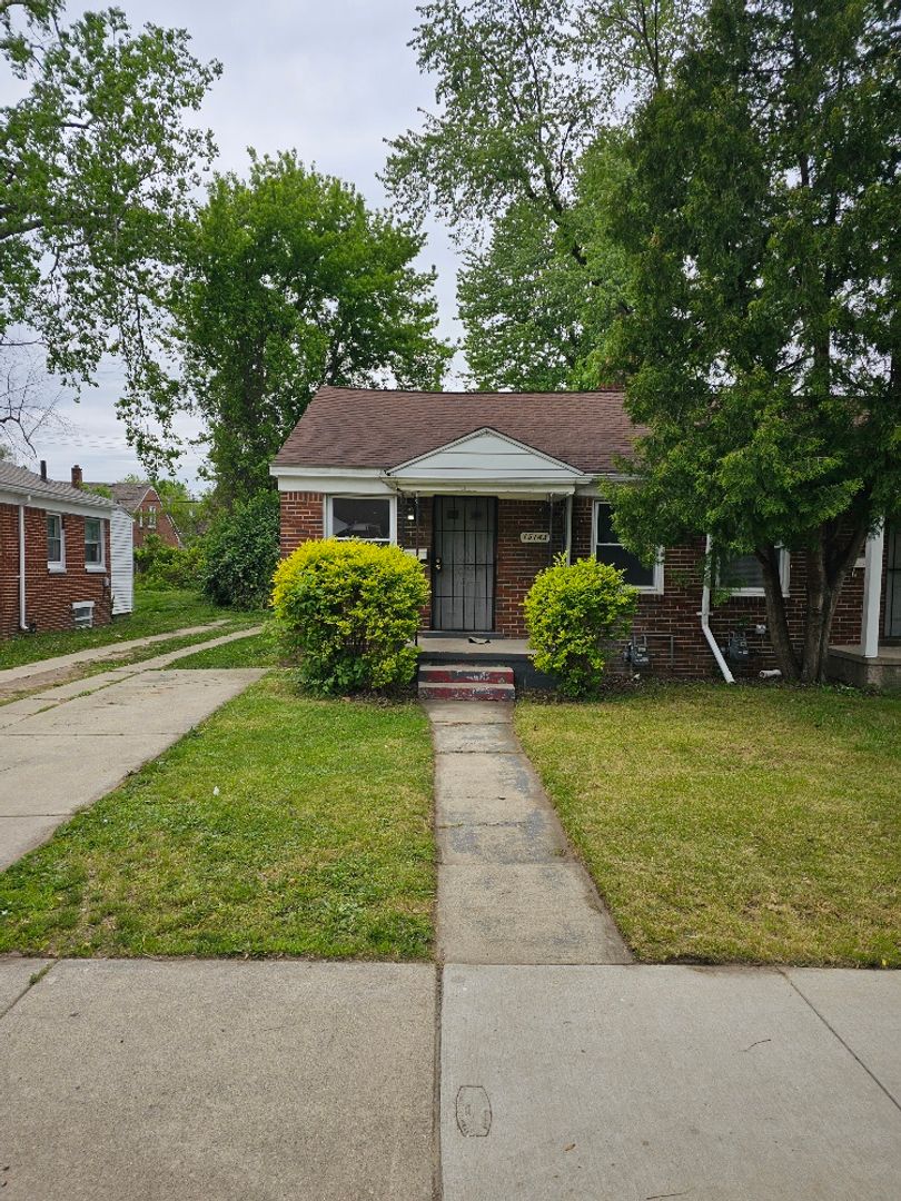 DETROIT Apartment: 15143 & 45 Evergreen