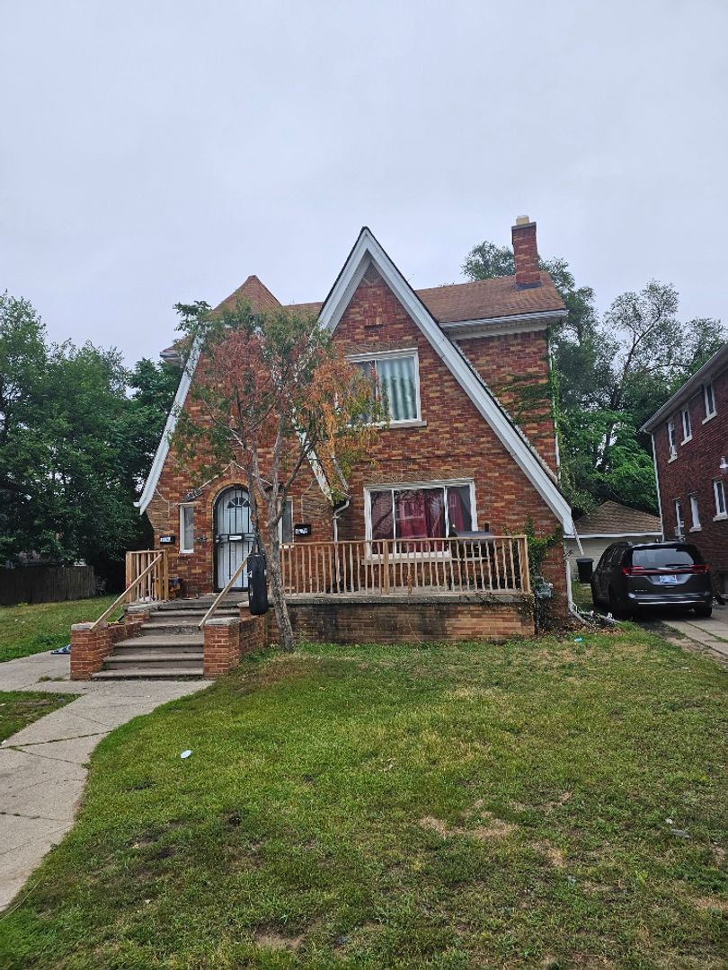 DETROIT Apartment: 17376-78 Kentucky