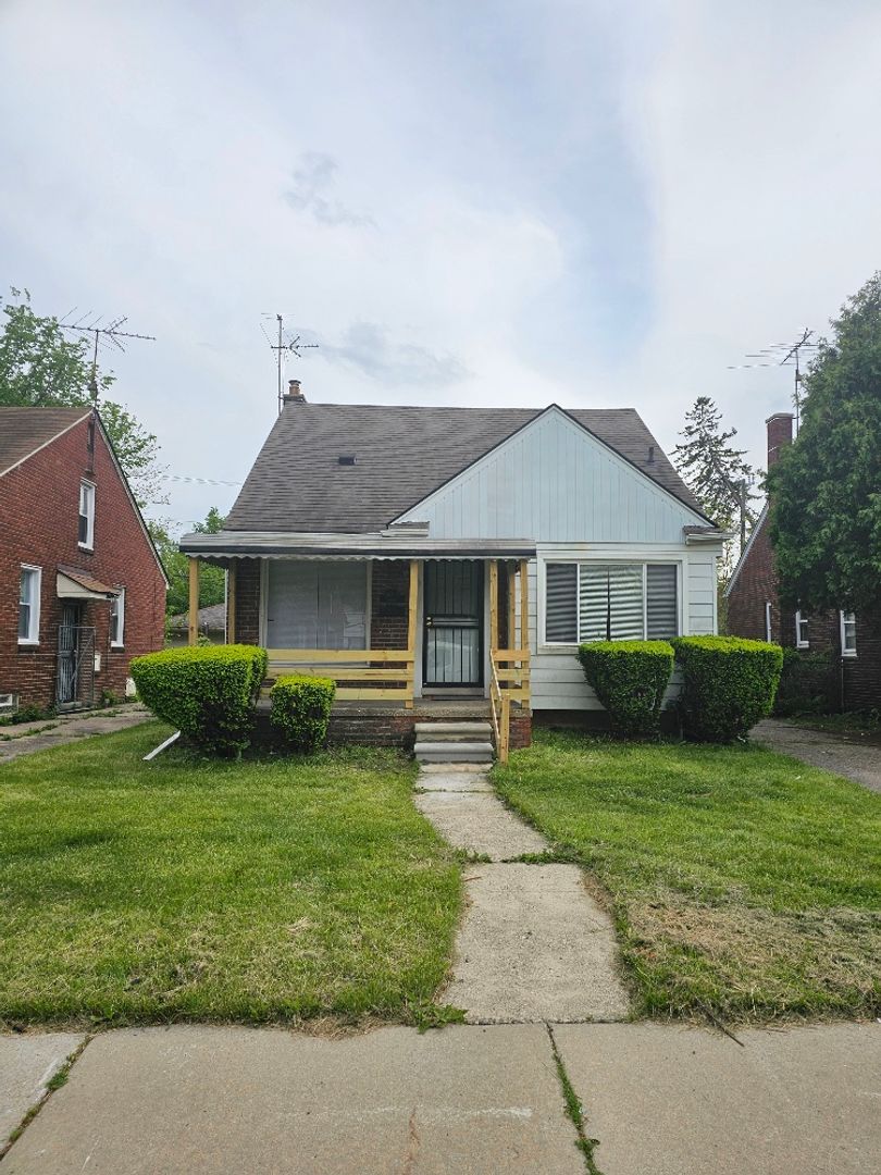Detroit House: 14068 Carlisle St