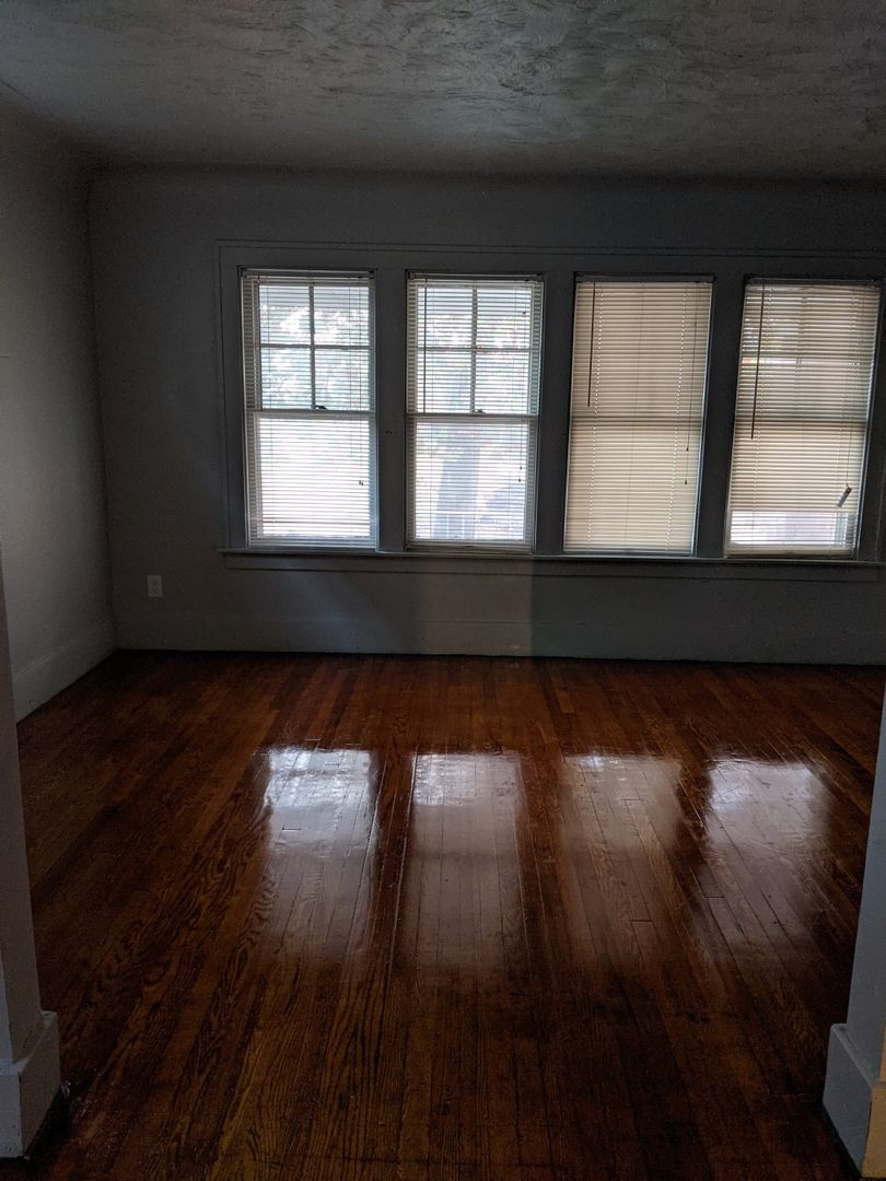 DETROIT Apartment: 2195 Springle