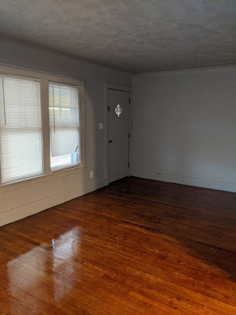 DETROIT Apartment: 2195 Springle