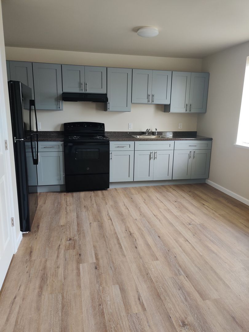 Linwood Apartment: 122 E.Ridge Rd.
