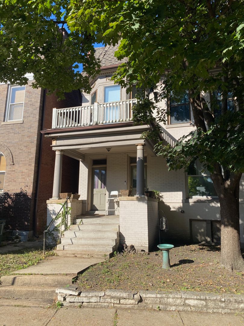 St Louis Apartment: 4451 Pershing Ave