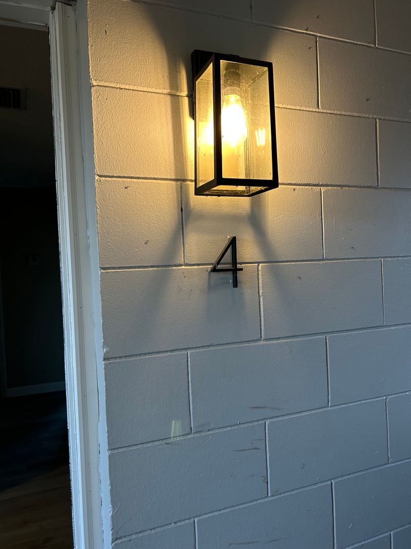 Eustis Apartment: 345 N Dewey St