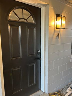 1/1 Near Downtown Eustis -- Move-in Special - Courtyard Laundry is steps away