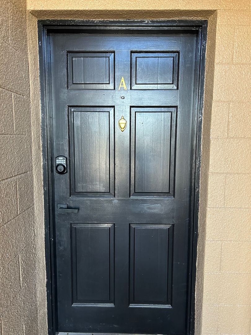 Eustis Apartment: 204 E Gottsche Ave