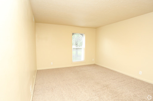 1801 Village Green Blvd. #90, Jeffersonville, IN 47130
