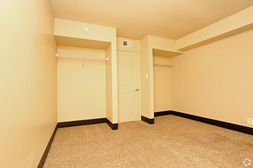 1801 Village Green Blvd. #90, Jeffersonville, IN 47130