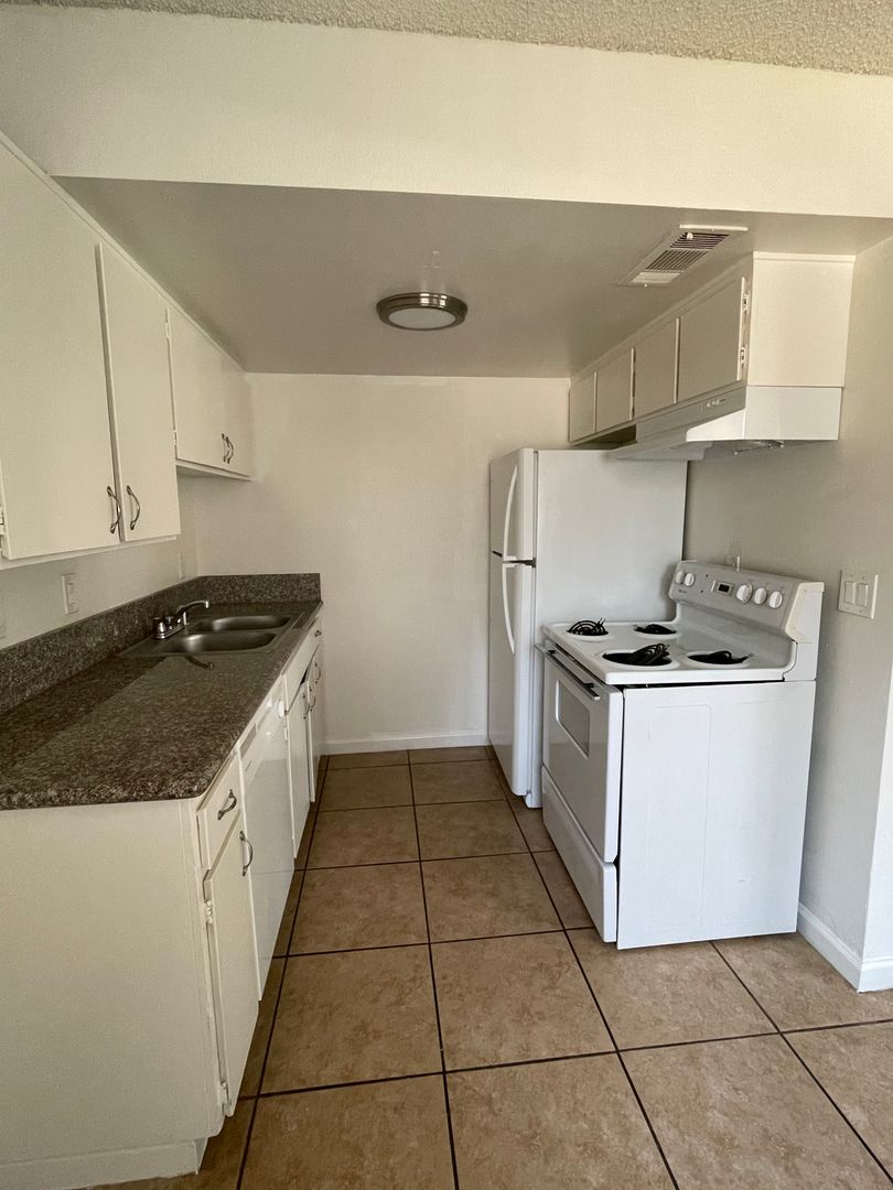 Bakersfield Apartment: 4401 Belle Terrace