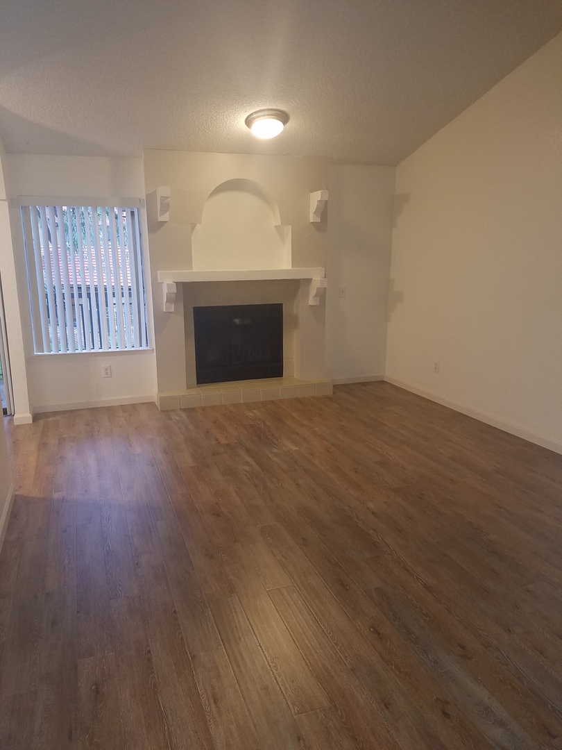 Bakersfield Apartment: 6900 Valleyview Drive