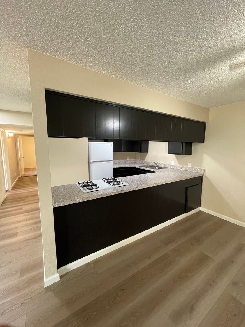 Bakersfield Apartment: 7000 College Avenue