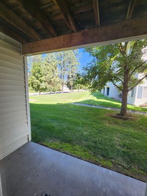 Beautiful Direct Entry Updated 2x1 -garage included! – photo 1