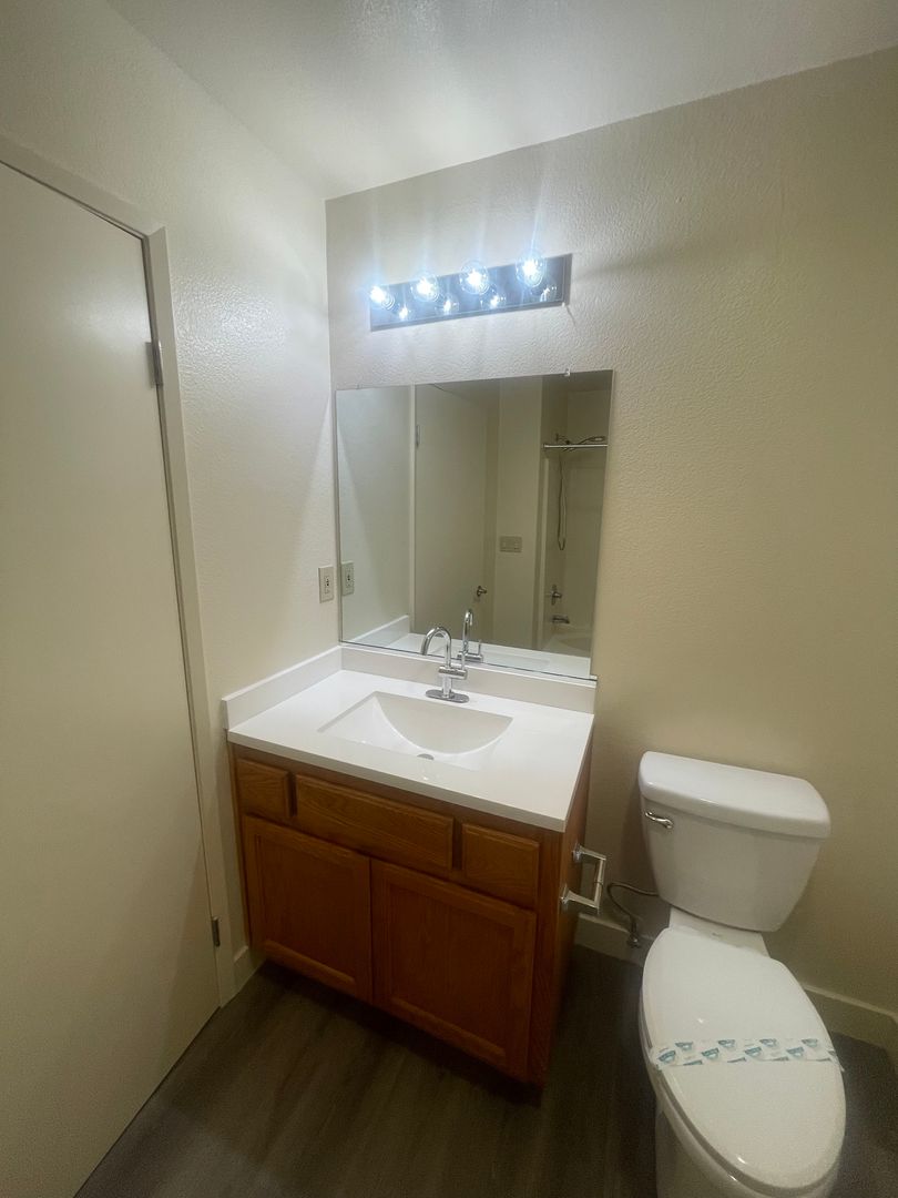 Santa Rosa Apartment: 2146 Bedford Street