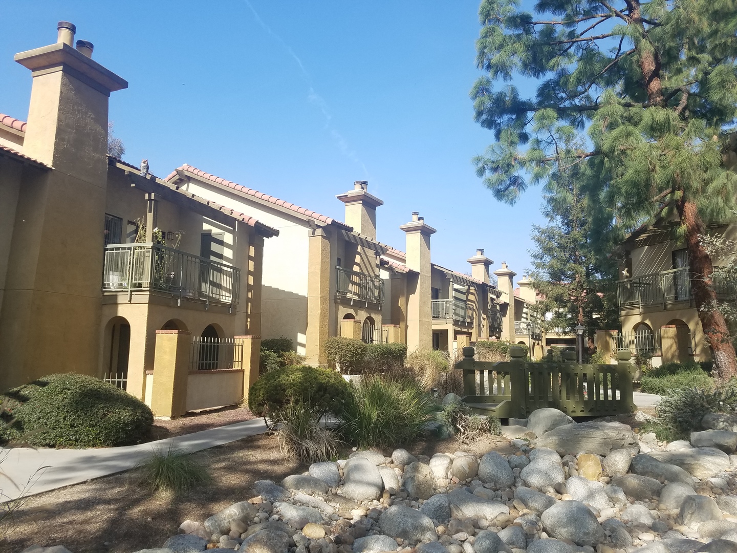 Bakersfield Apartment: 6900 Valleyview Drive
