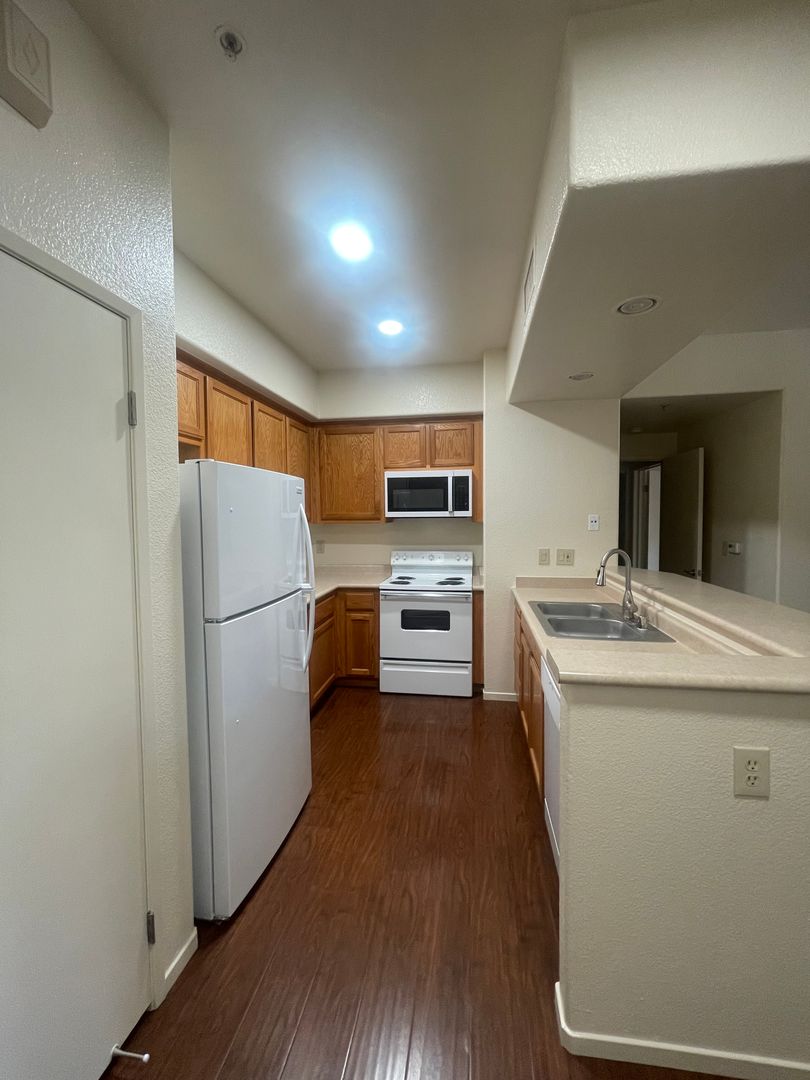 Santa Rosa Apartment: 2146 Bedford Street