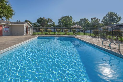 Spacious 2bd 1bath-Walking distance to shopping mall (Merced) – photo 1