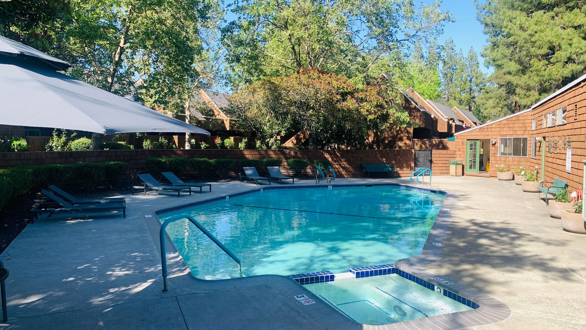 Santa Rosa Apartment: 6600 Montecito Blvd