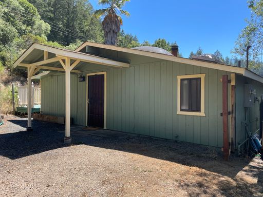 587 sq. ft. Private Hilltop Guest Cottage with Vineyard Views – Forestville
