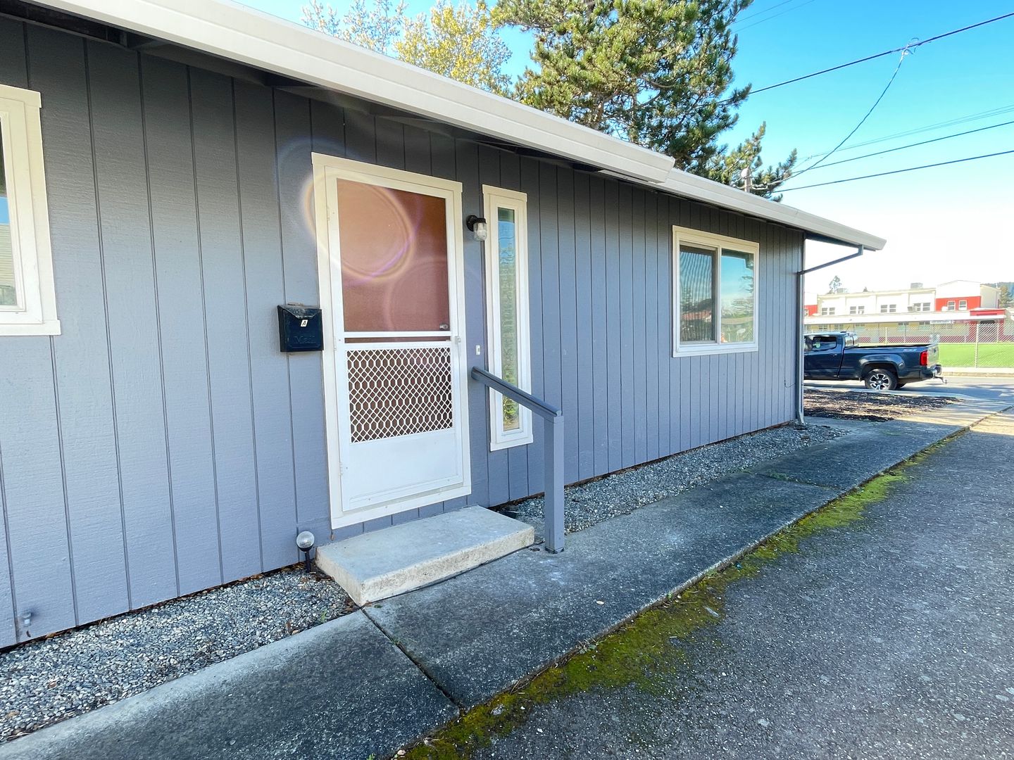 Healdsburg Apartment: 634 College St.