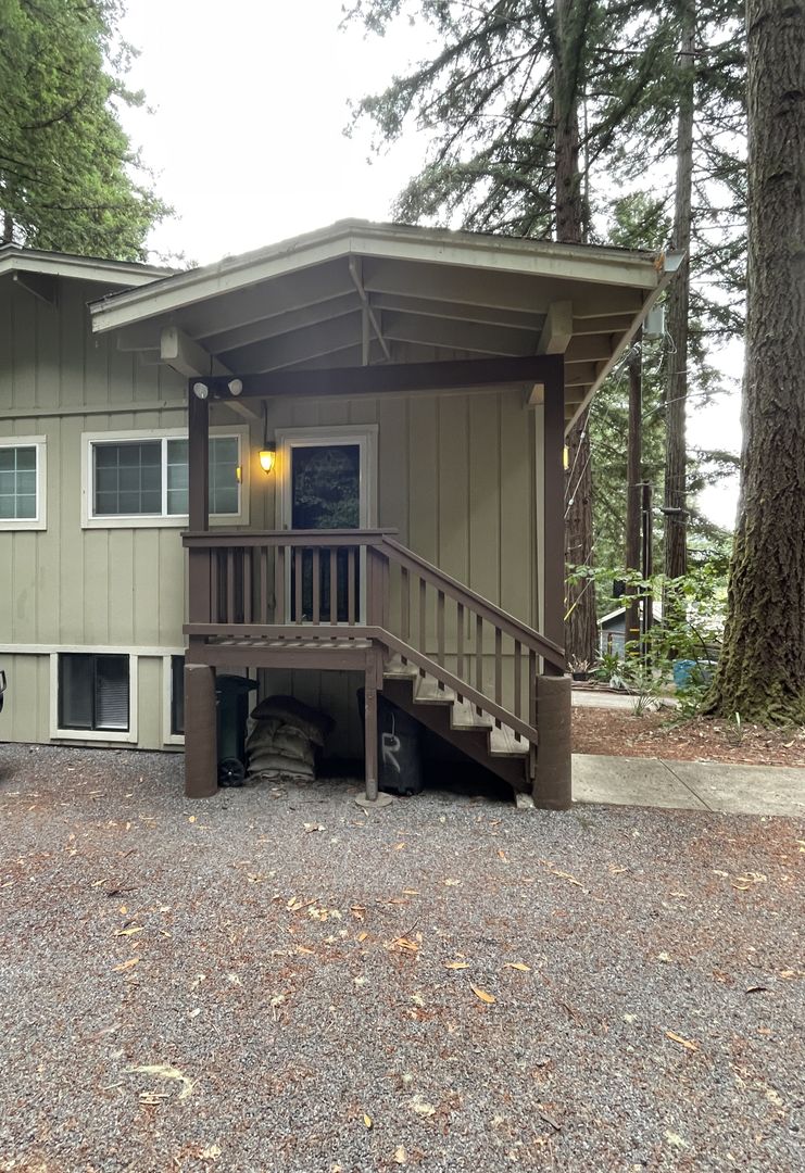 Guerneville Apartment: 14006 Fern Rd.