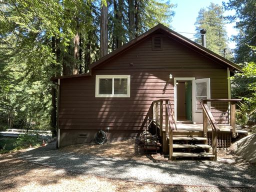 696 Square Foot 2 Bed, 1 Bath Hilltop Cottage, Cazadero: shared laundry and storage, less than 1 mile from downtown