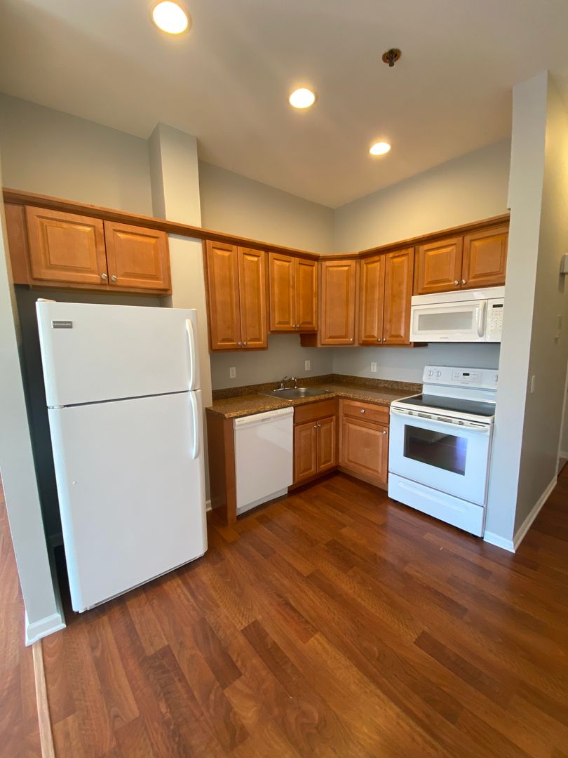 Somerville Apartment: 30 S Doughty Ave