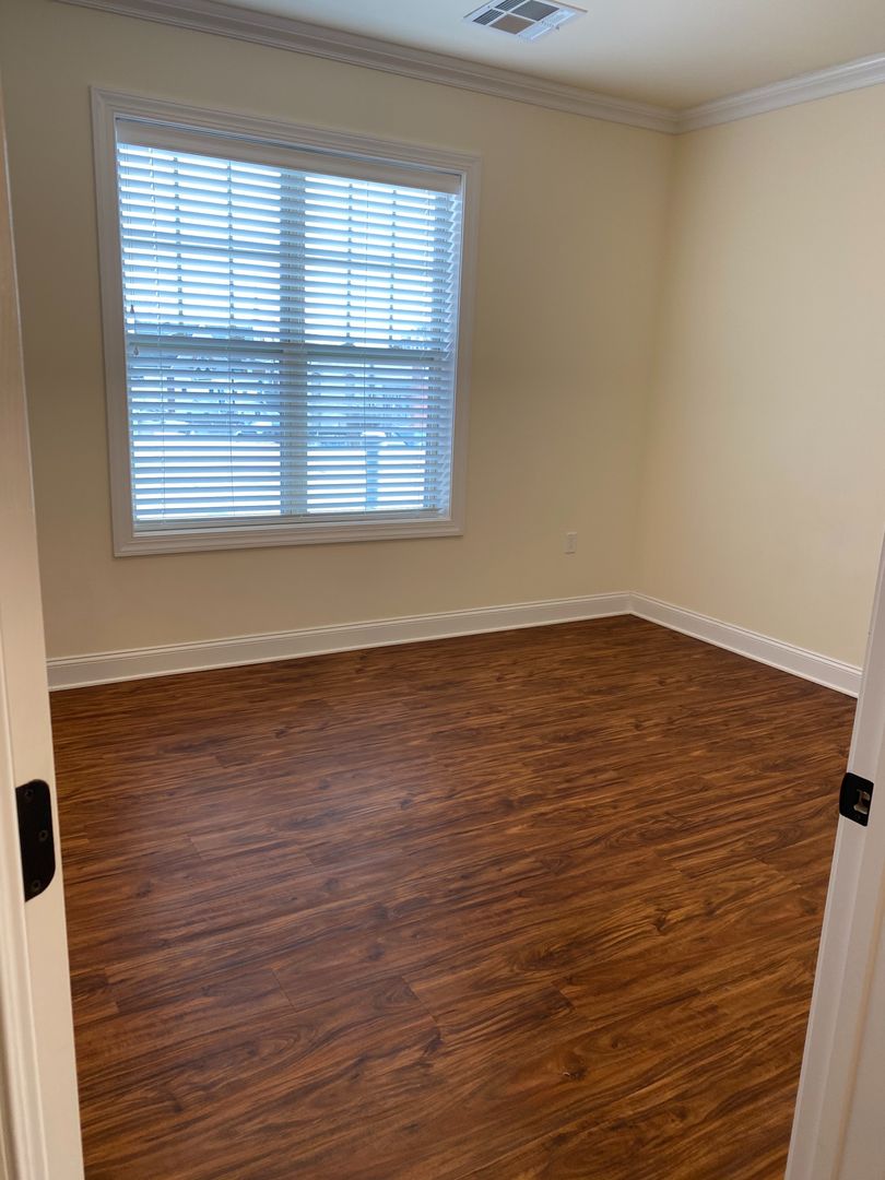 Somerville Apartment: 6 North Doughty Ave