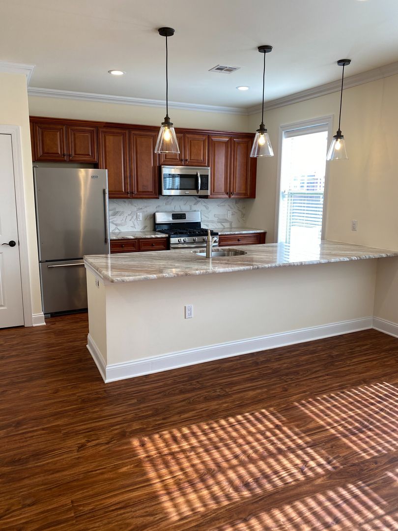 Somerville Apartment: 6 North Doughty Ave