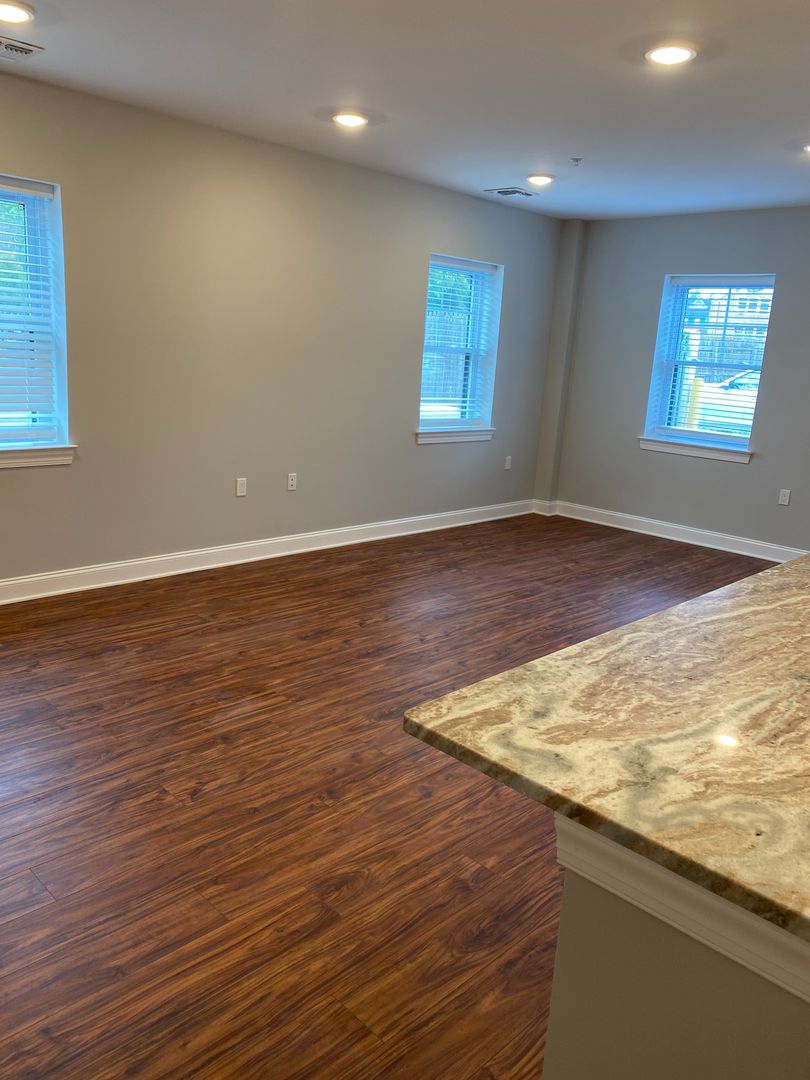 Somerville Apartment: 80 West End Ave