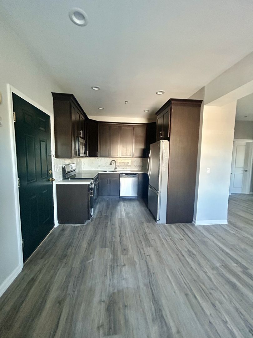 Somerville Apartment: 30 S Doughty Ave